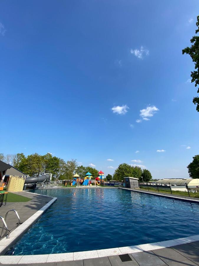 Lathumlodge Met Parkvoorzieningen Екстериор снимка
